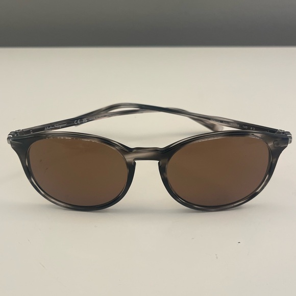 Salvatore Ferragamo SF911S Sunglasses - Picture 6 of 11